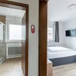 Glas Schwarzwald Hotel *